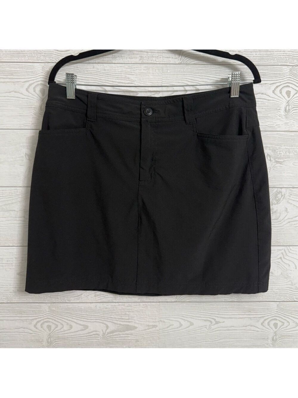 Eddie Bauer Women’s Black Nylon Stretch Mini Skirt. Size 10